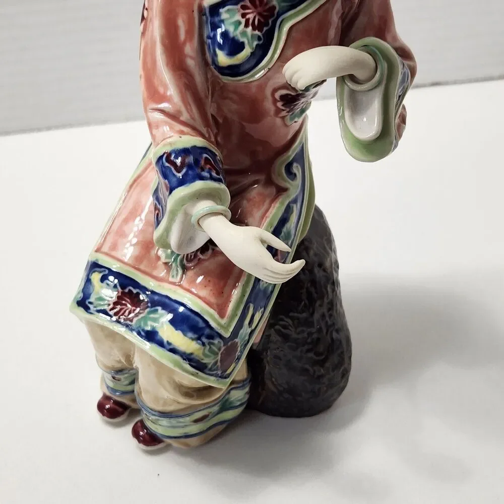 Shiwan Chinese Wucai Porcelain Seated Court Lady Figurine Moving Bracelet #75